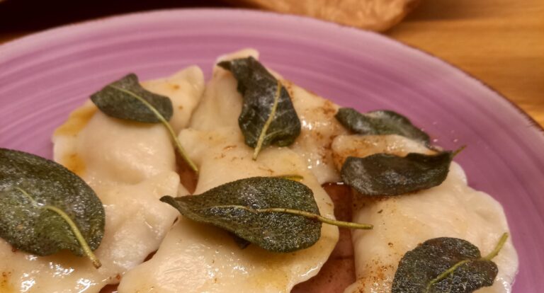 Jesienne pierogi z pieczoną dynią