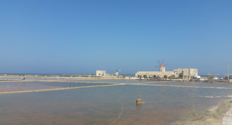 Białe złoto Sycylii – saliny z Nubii