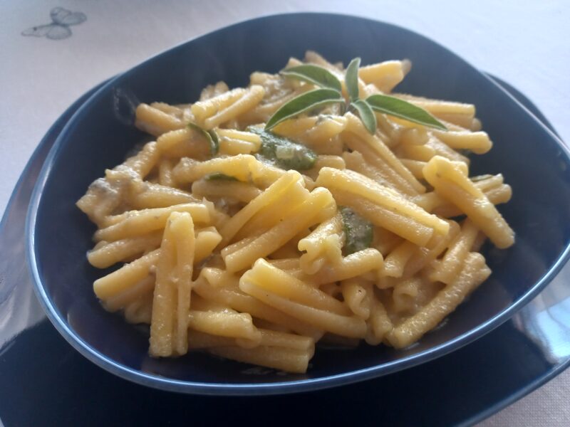 Makaron z gorgonzolą i szałwią