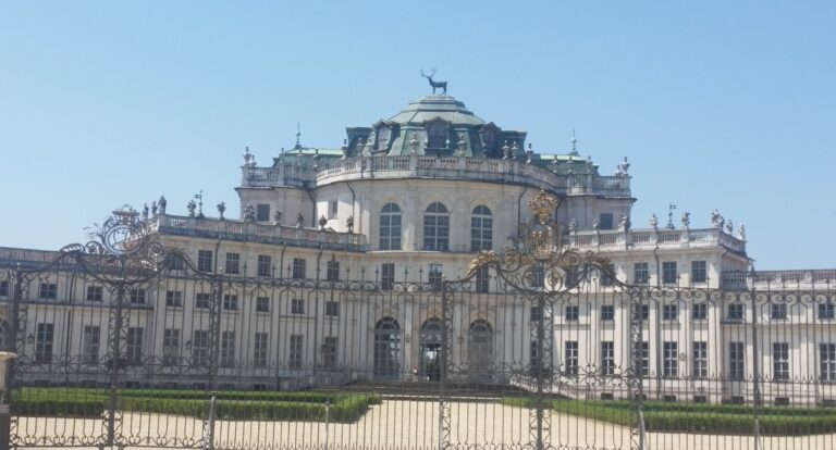 Odkrywamy Piemont mniej znany. Palazzina di Stupinigi i Lange