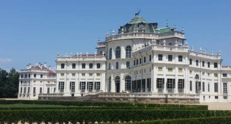 Odkrywamy Piemont mniej znany. Palazzina di Stupinigi i Lange