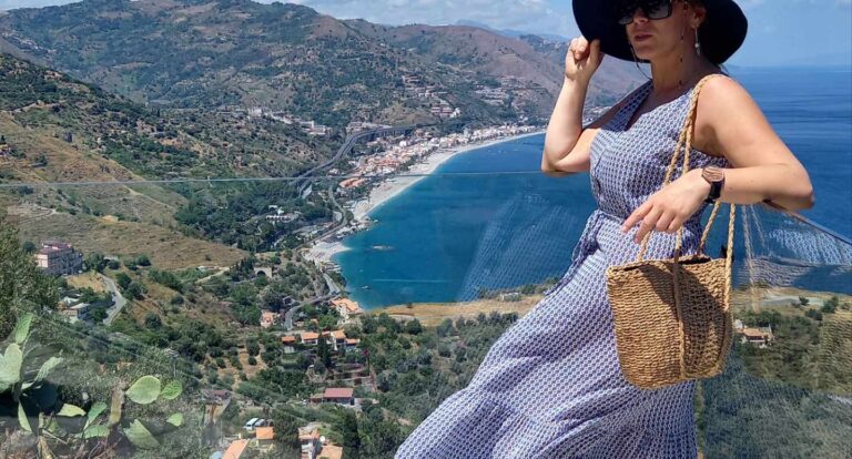 Ponad modrych mórz zwierciadłem błyszczy w górze – TAORMINA