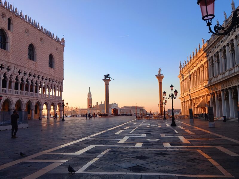 Meglio piazze vuote dei vuoti cuori