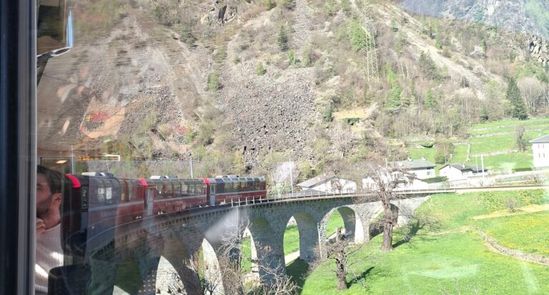 Koleją Retycką z Tirano do Sankt Moritz